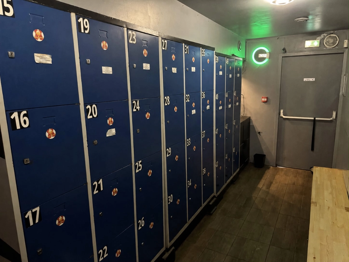 Les vestiaires du Crunch Sauna